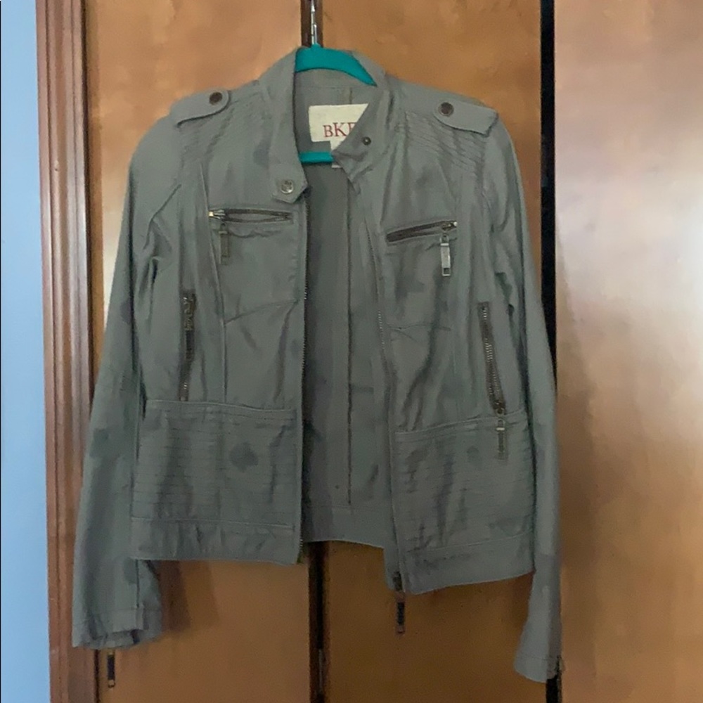 Army green zipper jacket